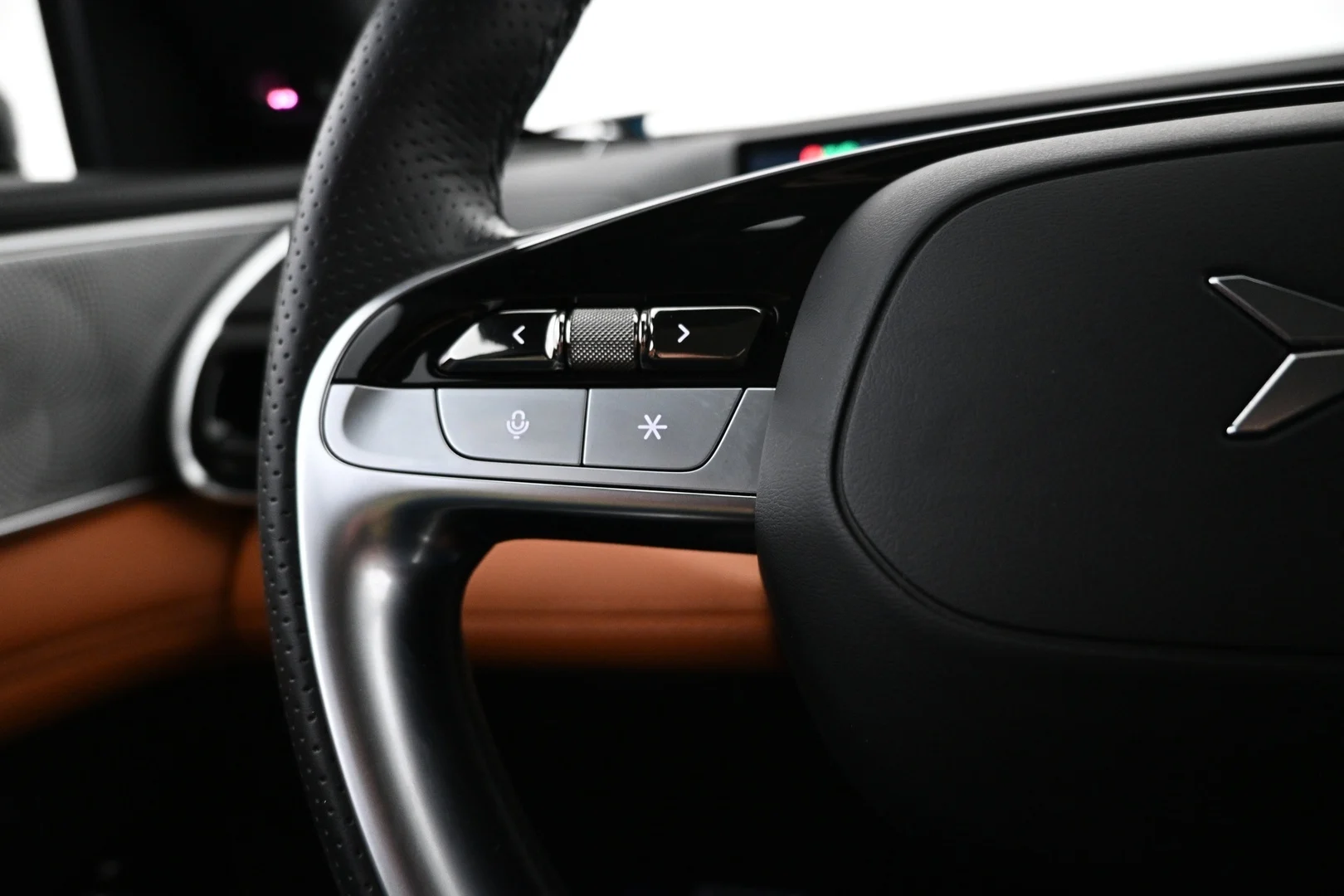 Car Image - 6SSb86UHMRHzPIdTBJusI9
