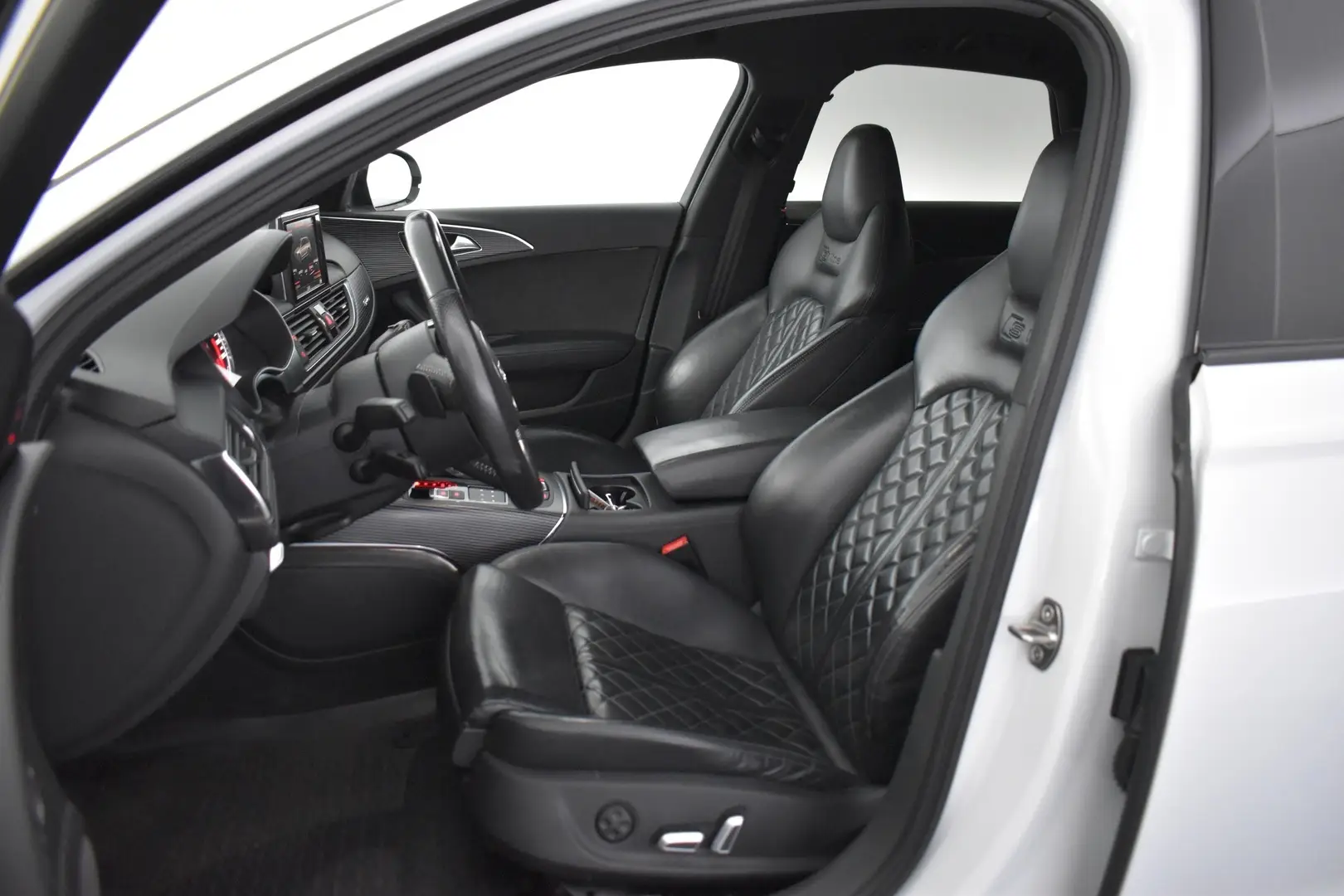 Car Image - 3nFUvN1M9aJVHc8W7sVHe3