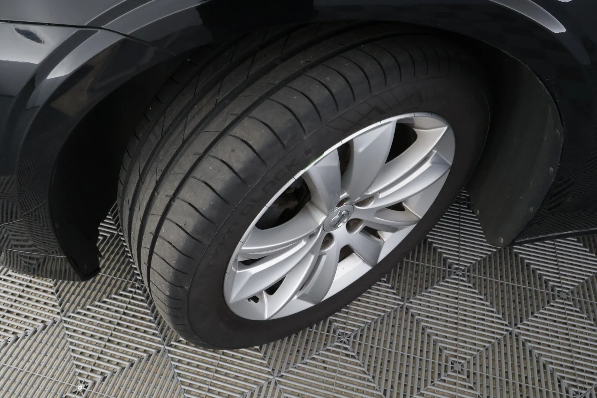 Car Image - 2oQnU4J5rh0TK5cJneX9qk