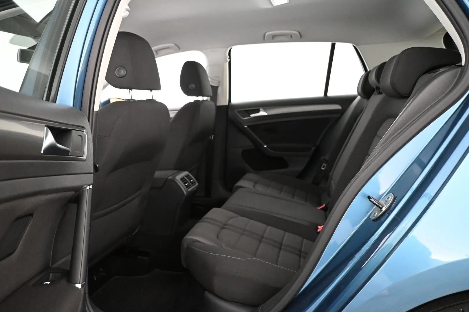 Car Image - 2W0RMaahkwSesi1YlWqHFZ