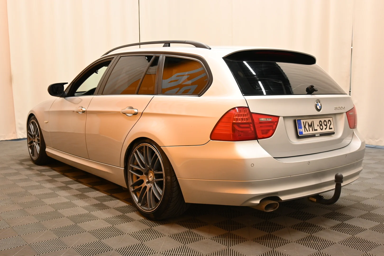 Car Image - 7fZ1FF0h4xasxzhyzMK6jh