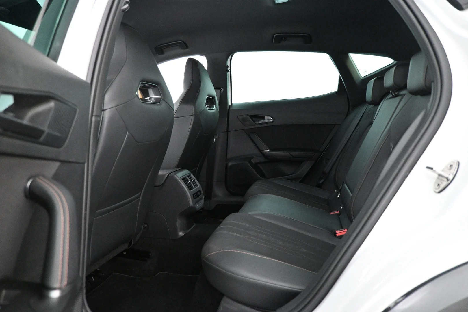 Car Image - 3z0QStnybrDbFFlkcgK3rN