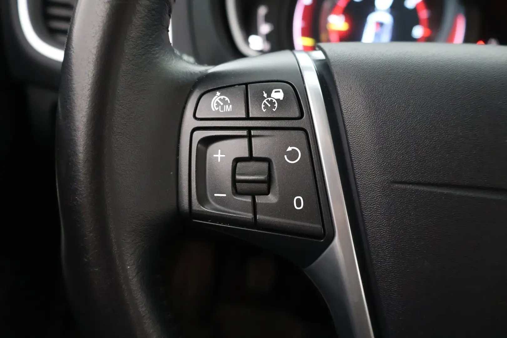 Car Image - Wg8SudLzlc9snLSM6mHfs