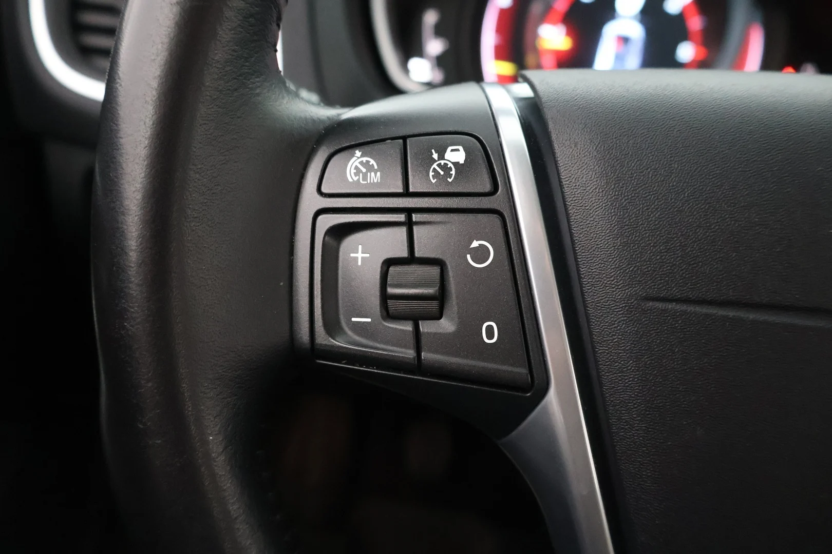 Car Image - Wg8SudLzlc9snLSM6mHfs