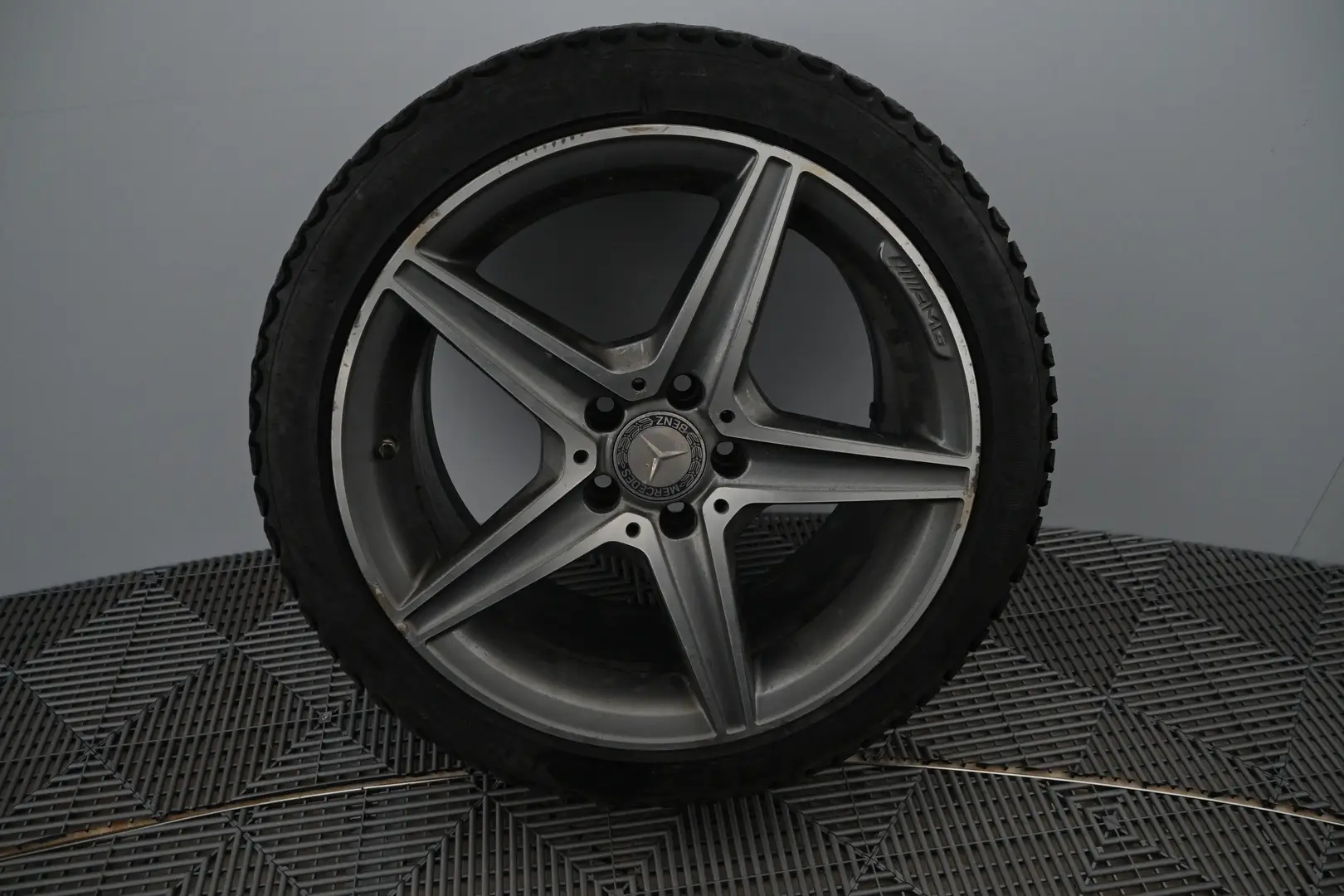 Car Image - 6stNPFrBGVQ56LjSjZcoJ6