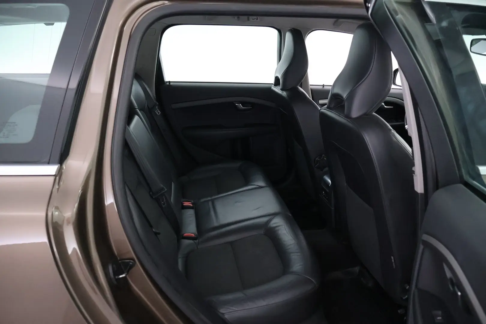 Car Image - 3PwO9ughuMdR1iicjuxD4q