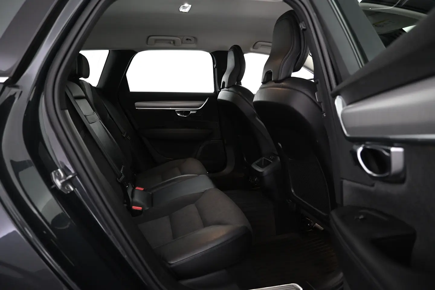 Car Image - L820pPvGrbNSfLDJ7YmVR