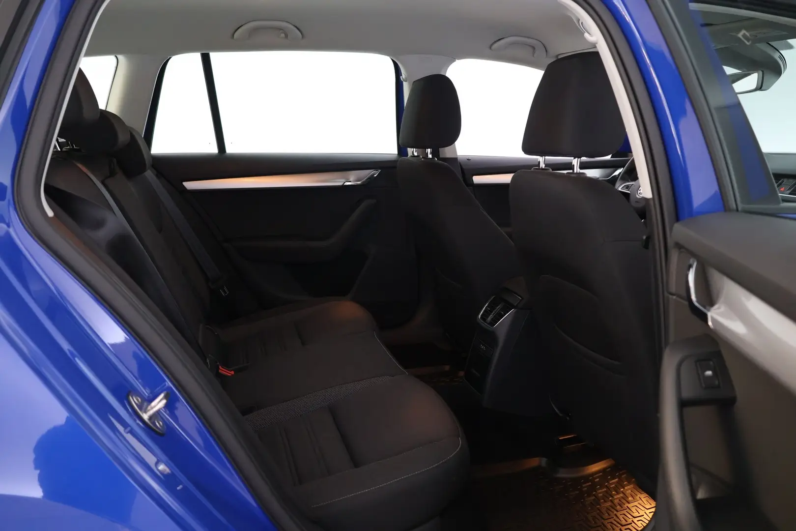 Car Image - 5dBLIZHo6QbP4jtaWq818E