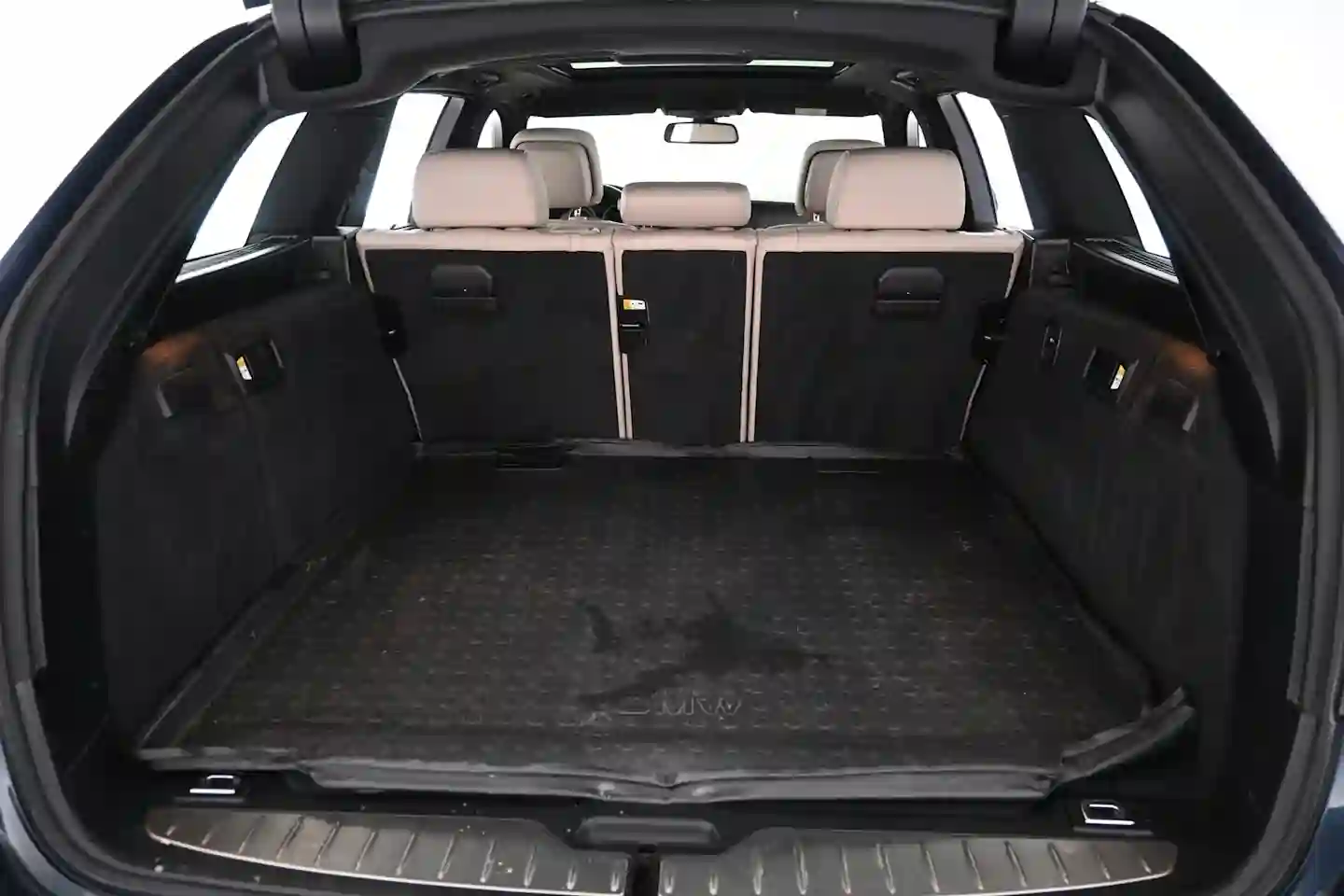 Car Image - N9YC44xhS6cgCFDvBwwuz