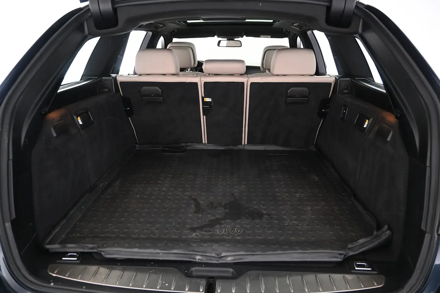 Car Image - N9YC44xhS6cgCFDvBwwuz