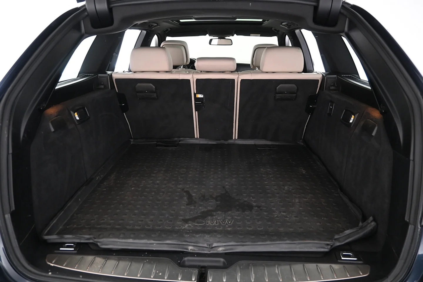 Car Image - N9YC44xhS6cgCFDvBwwuz