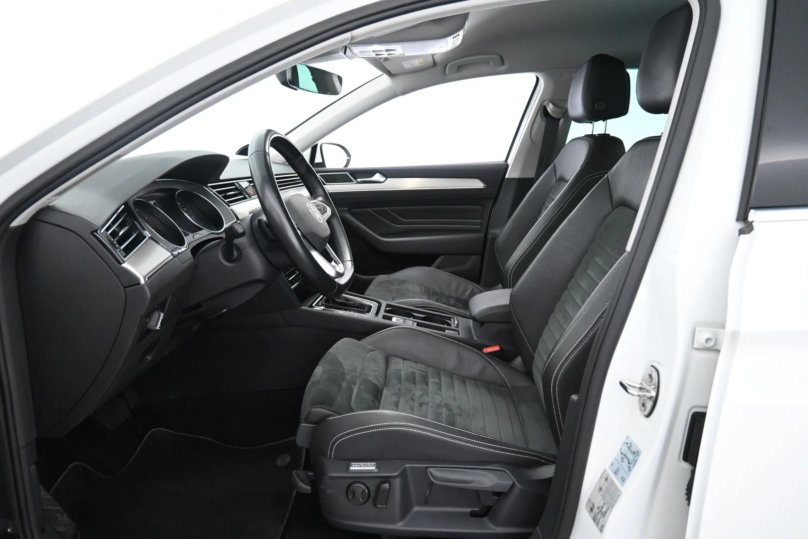 Car Image - 2geqohTM1Z88ld4B2PLO1M