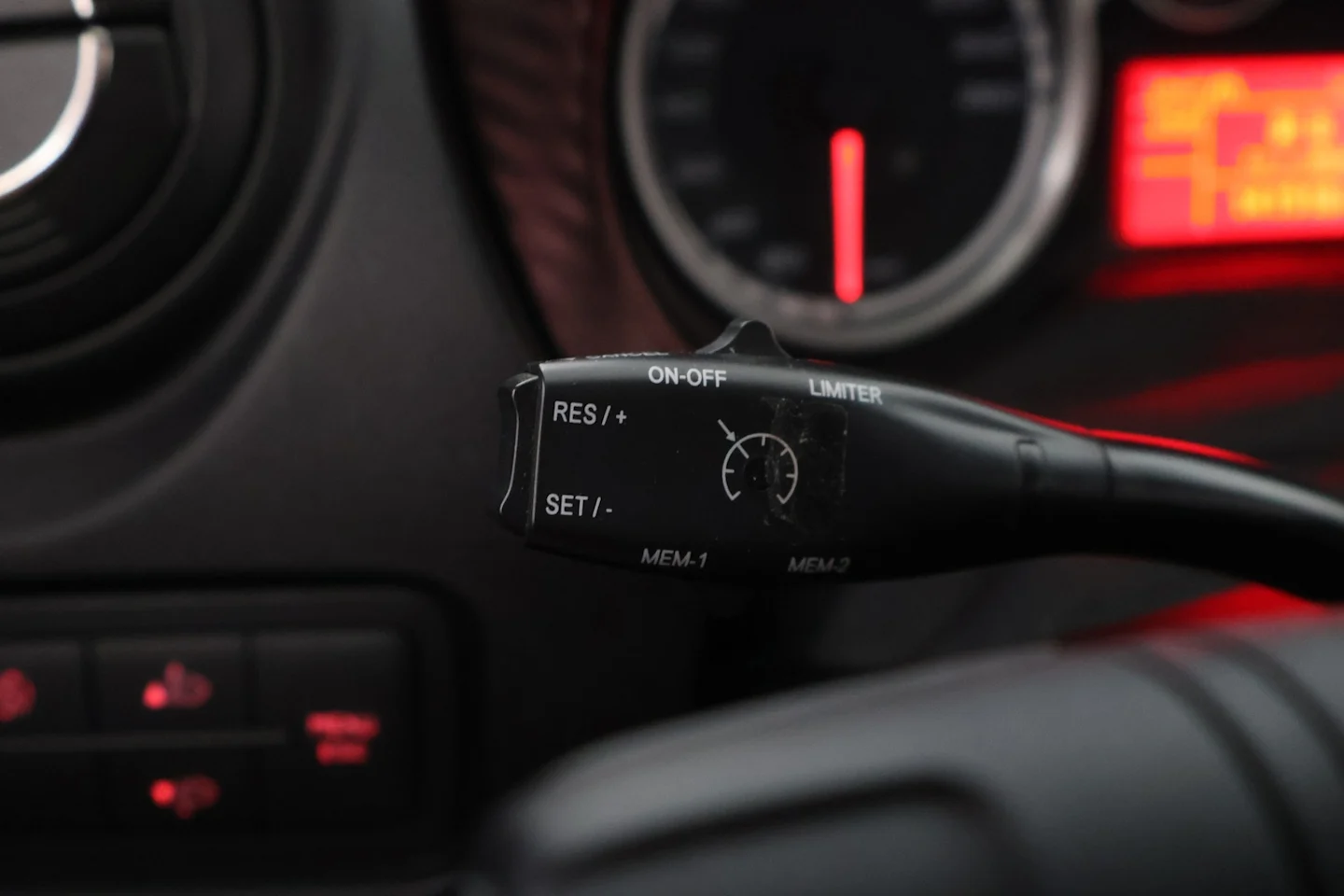 Car Image - 7ydKj9Nz8hufxerHE6A1tR