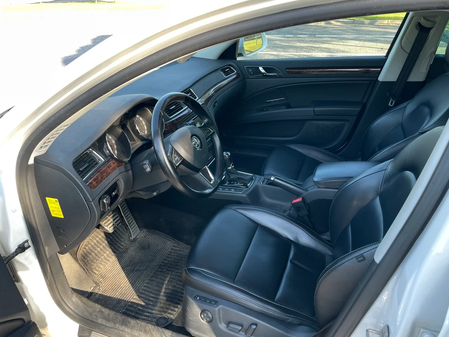 Car Image - 7z4dhAuE9WrRj2rdvvbE50
