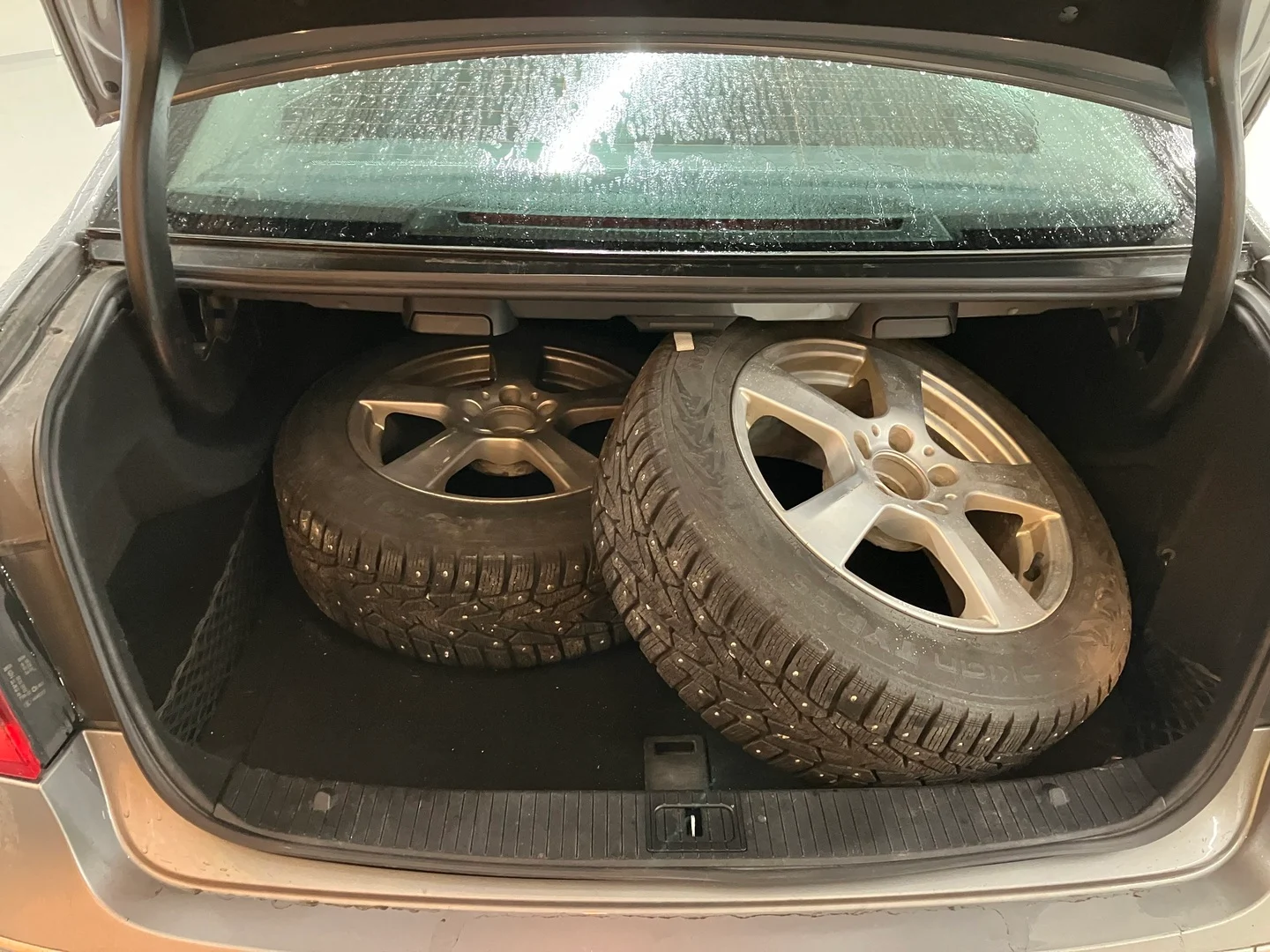 Car Image - 7HzHsvUdrRdj3unFbw5zCs