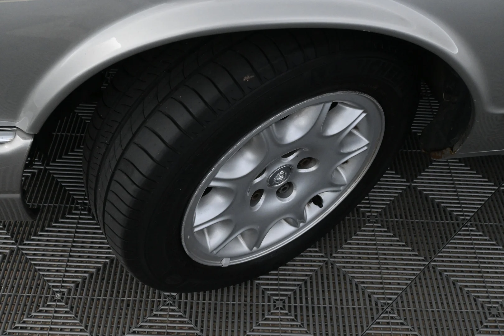Car Image - FwyJT6Ga9AAlmVO8qm1Q8