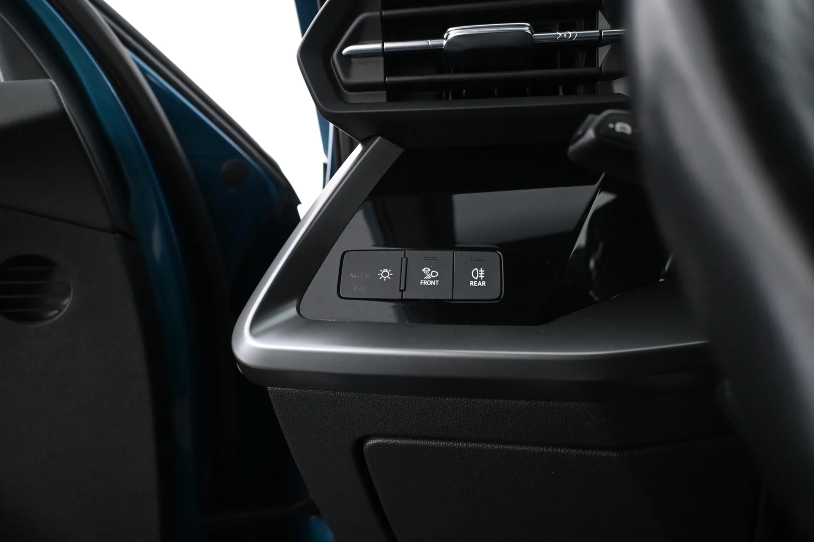 Car Image - aEcOjX6fQ49Q0fP59Jllm