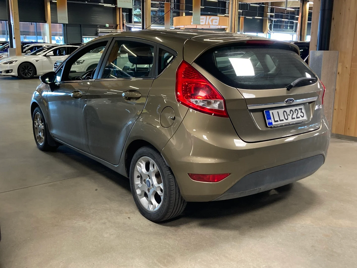 Car Image - 7E1HDMKo1r2INhqpjHx7vv