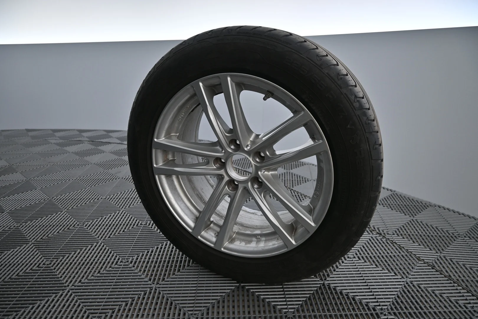Car Image - 3hWrqkZoikzHBL3BXIyoZg