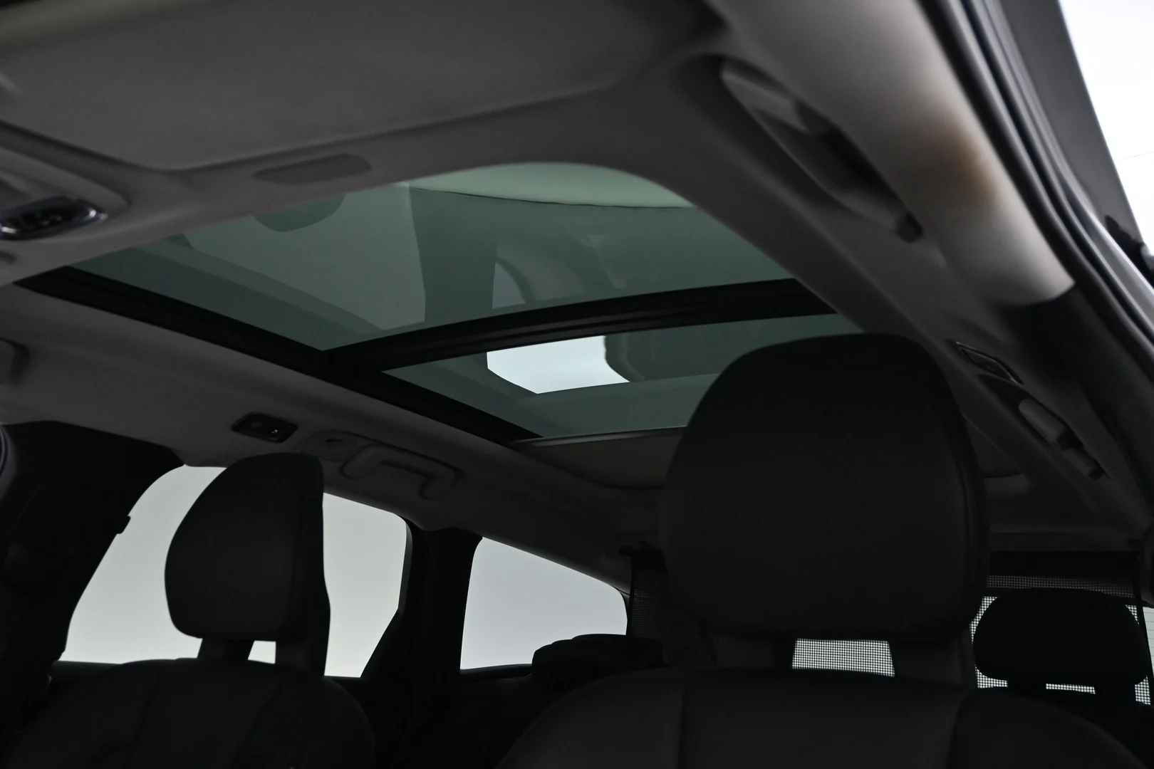Car Image - aCcdcAkfromRvNpQ3EJvK