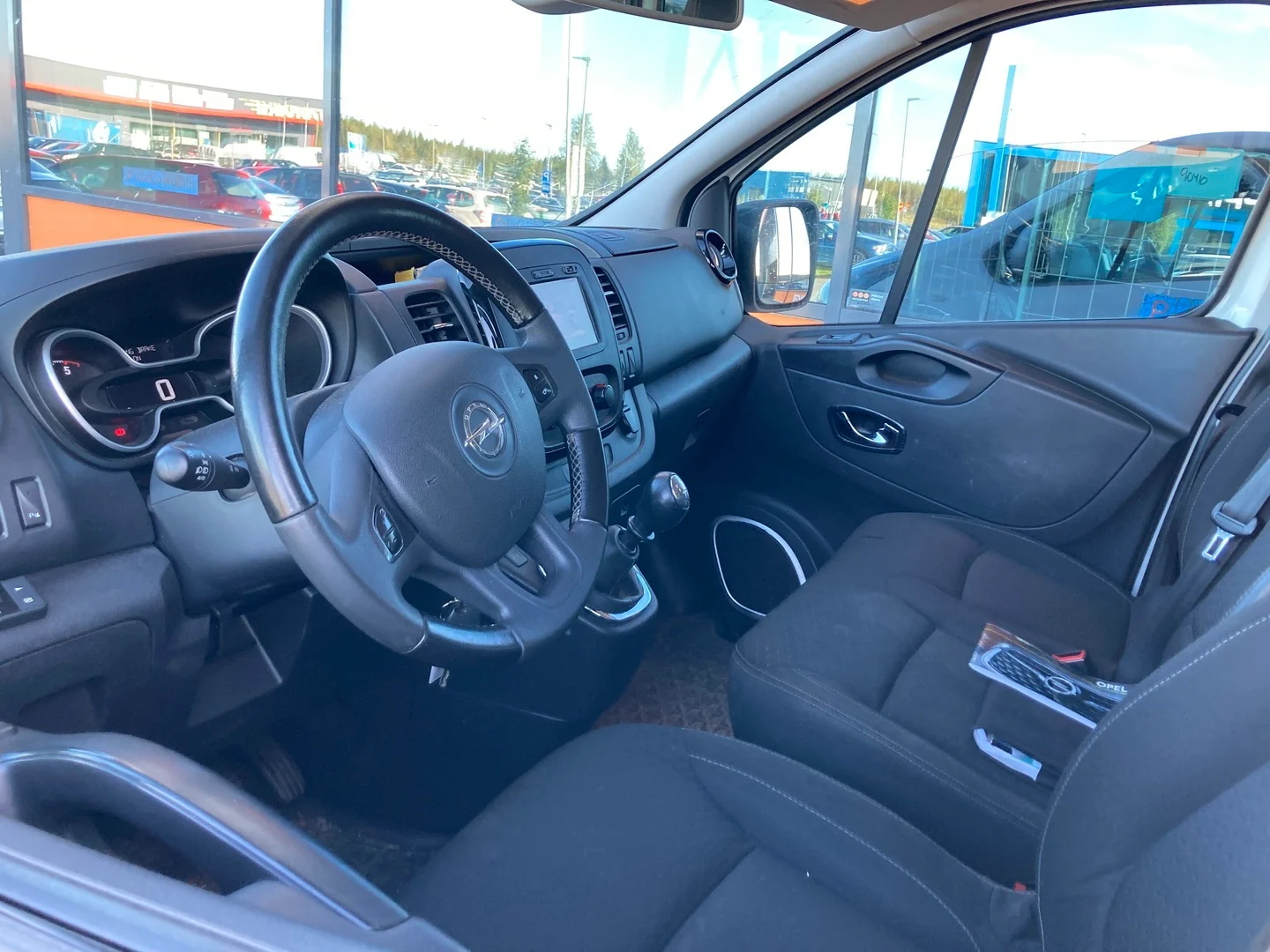Car Image - Ly8uAZiwOd9nlc4LCAkEC