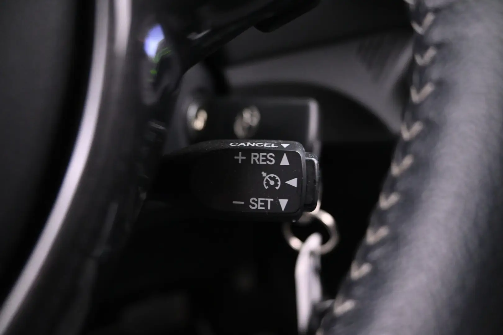 Car Image - 5XEI8NEQYwTVV7zhaR6L7t
