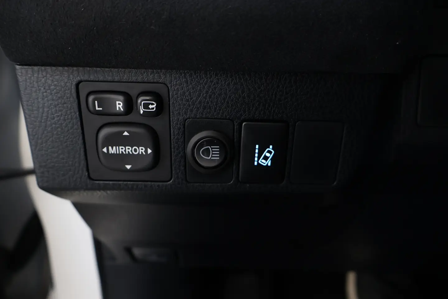 Car Image - 33u21X6WCk7S8zOY34Rl8C