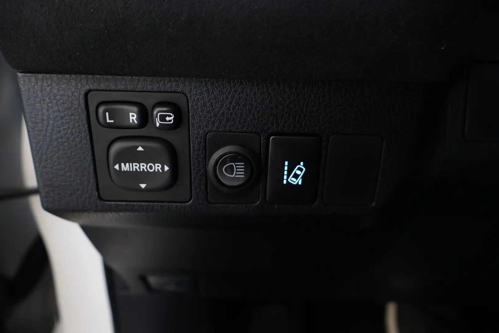 Car Image - 33u21X6WCk7S8zOY34Rl8C