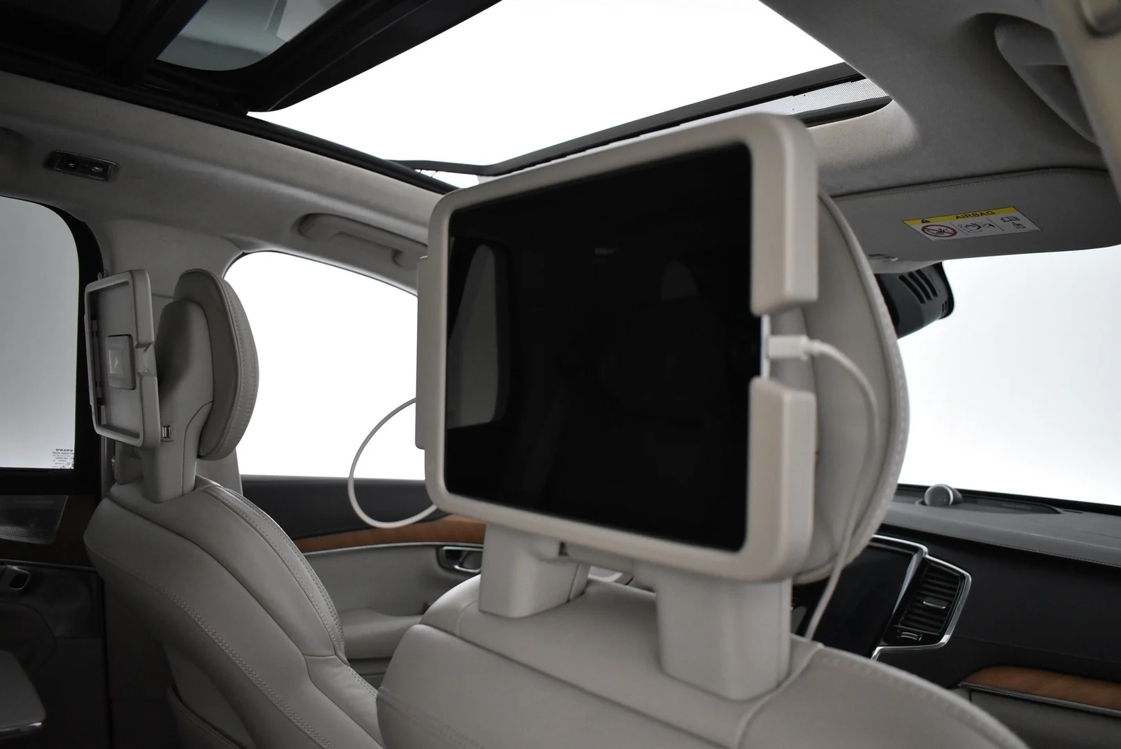 Car Image - z51cht9PwUayRfCMKaHQ3