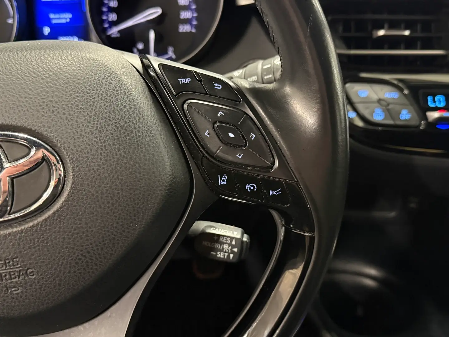 Car Image - 5vC1F4HoL8o0pDU7Kn3Pn6