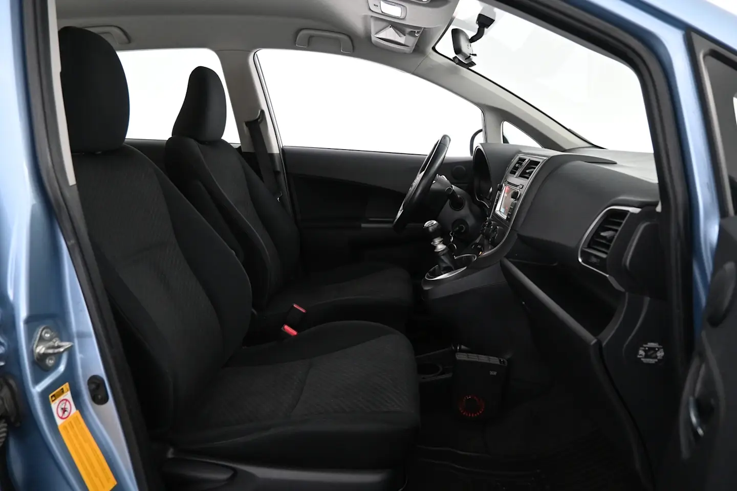 Car Image - 102m9H8HpcrtDeaxpiWeiK