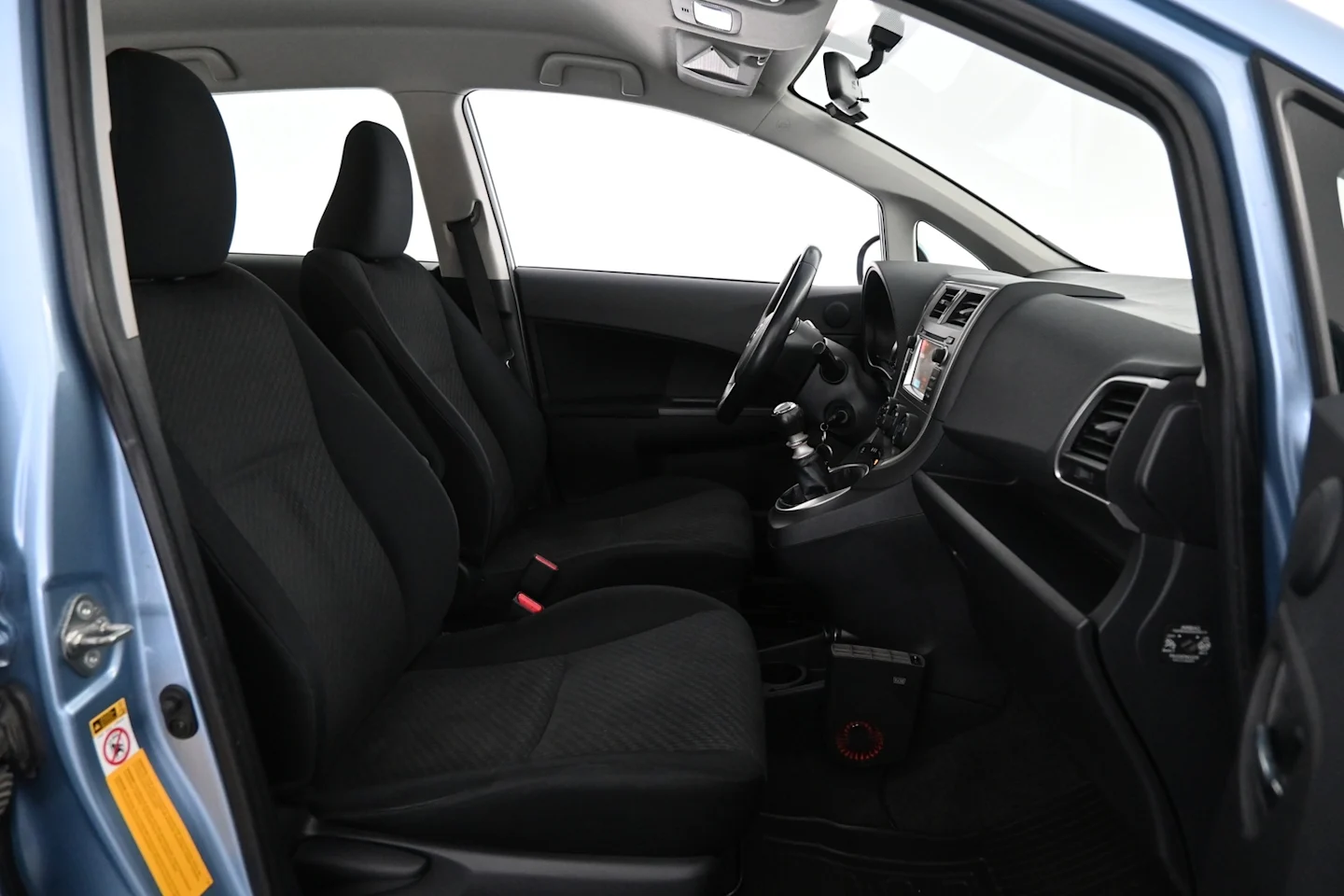 Car Image - 102m9H8HpcrtDeaxpiWeiK