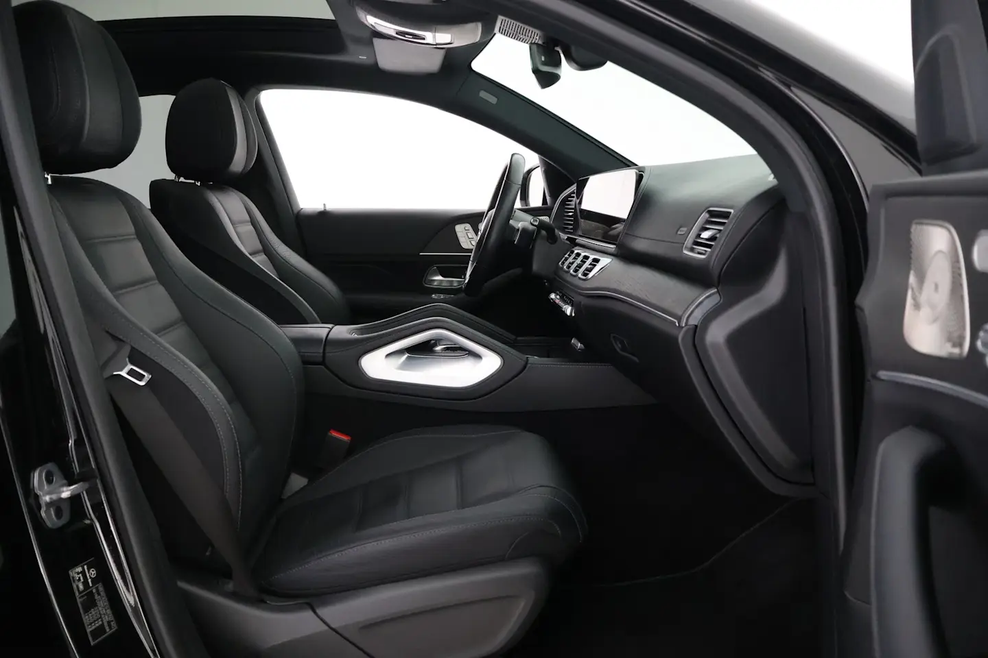 Car Image - zSMg2ikQm8q8U04Lr5DDN