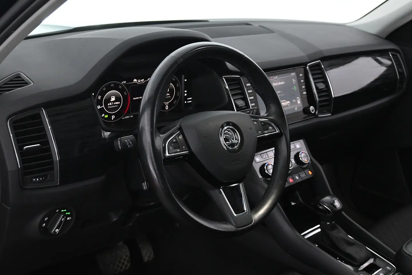 Car Image - 52NKPgV4TbrUrobxTlyZL1