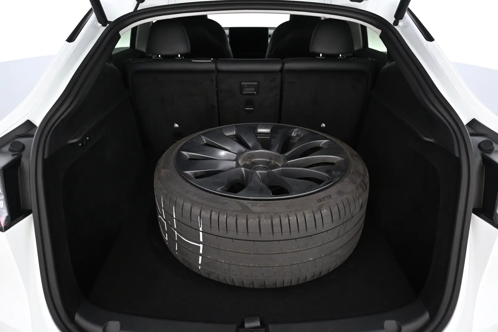Car Image - 2QyuRHI73roriZLvkLoQEy