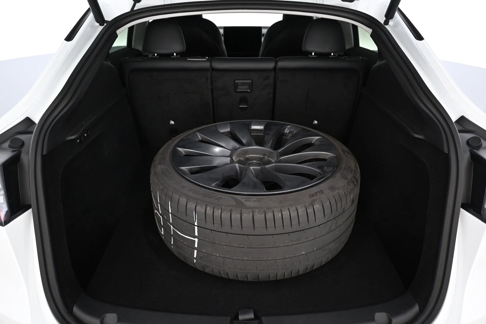 Car Image - 2QyuRHI73roriZLvkLoQEy