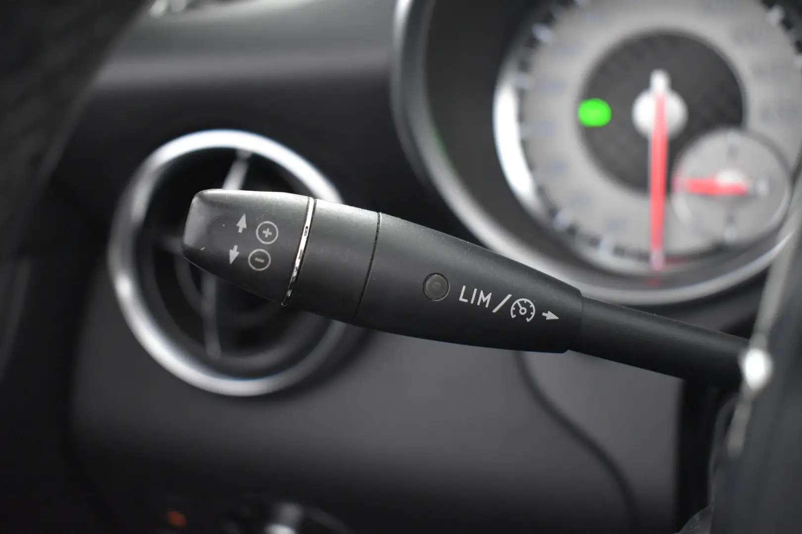 Car Image - Gi9DydiPqVJMocozvwBhu