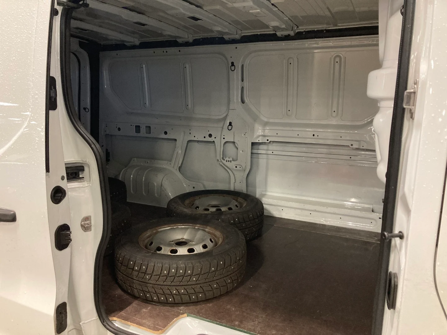 Car Image - 1Of39LZ4Rrfde7zwbXACpL