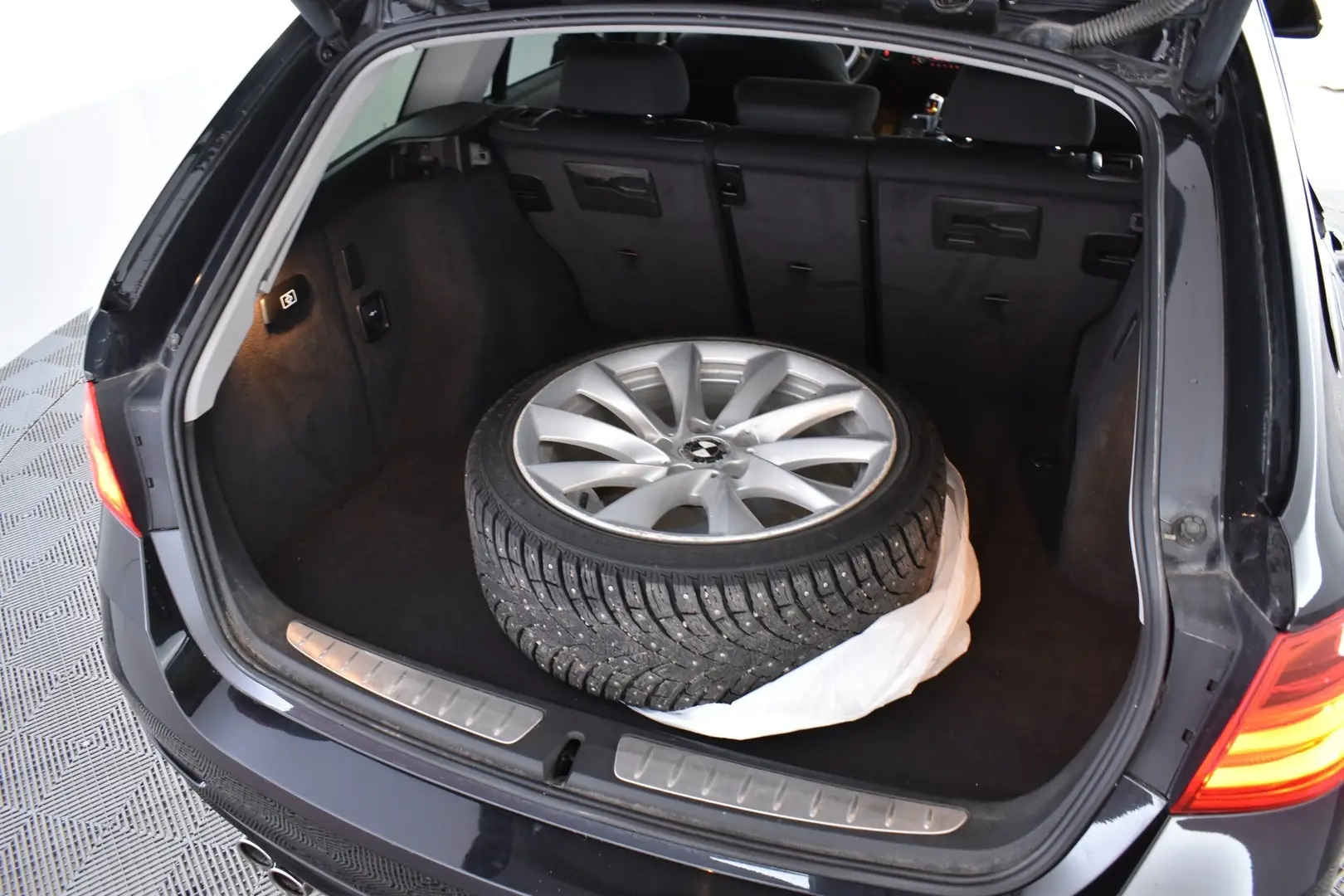 Car Image - 3cN6FKIcqQhNGbumFcuy4N