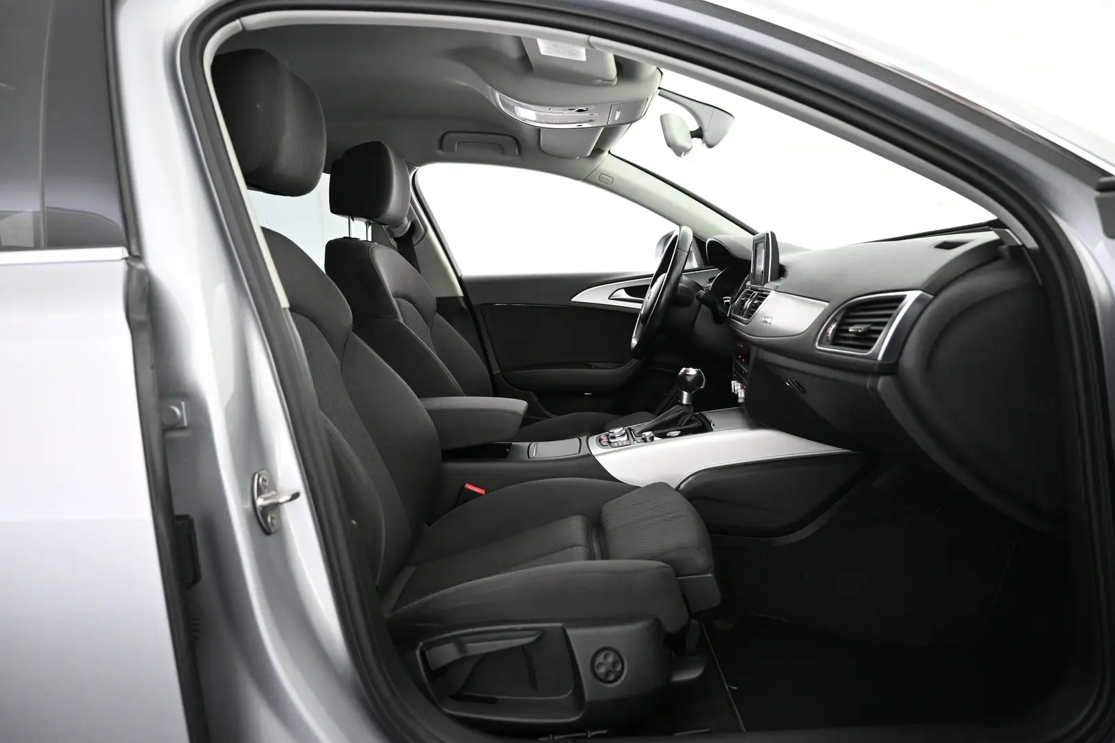 Car Image - 3EiiYGUp6XvJDncb9sjRMa