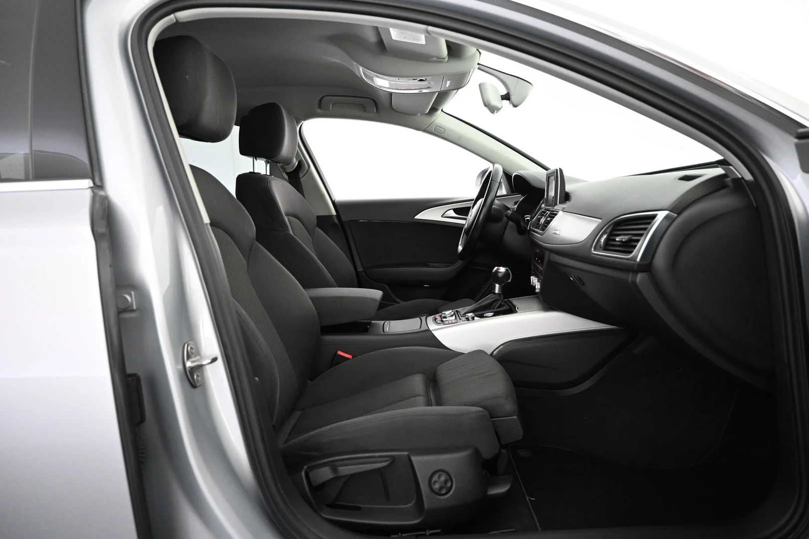 Car Image - 3EiiYGUp6XvJDncb9sjRMa