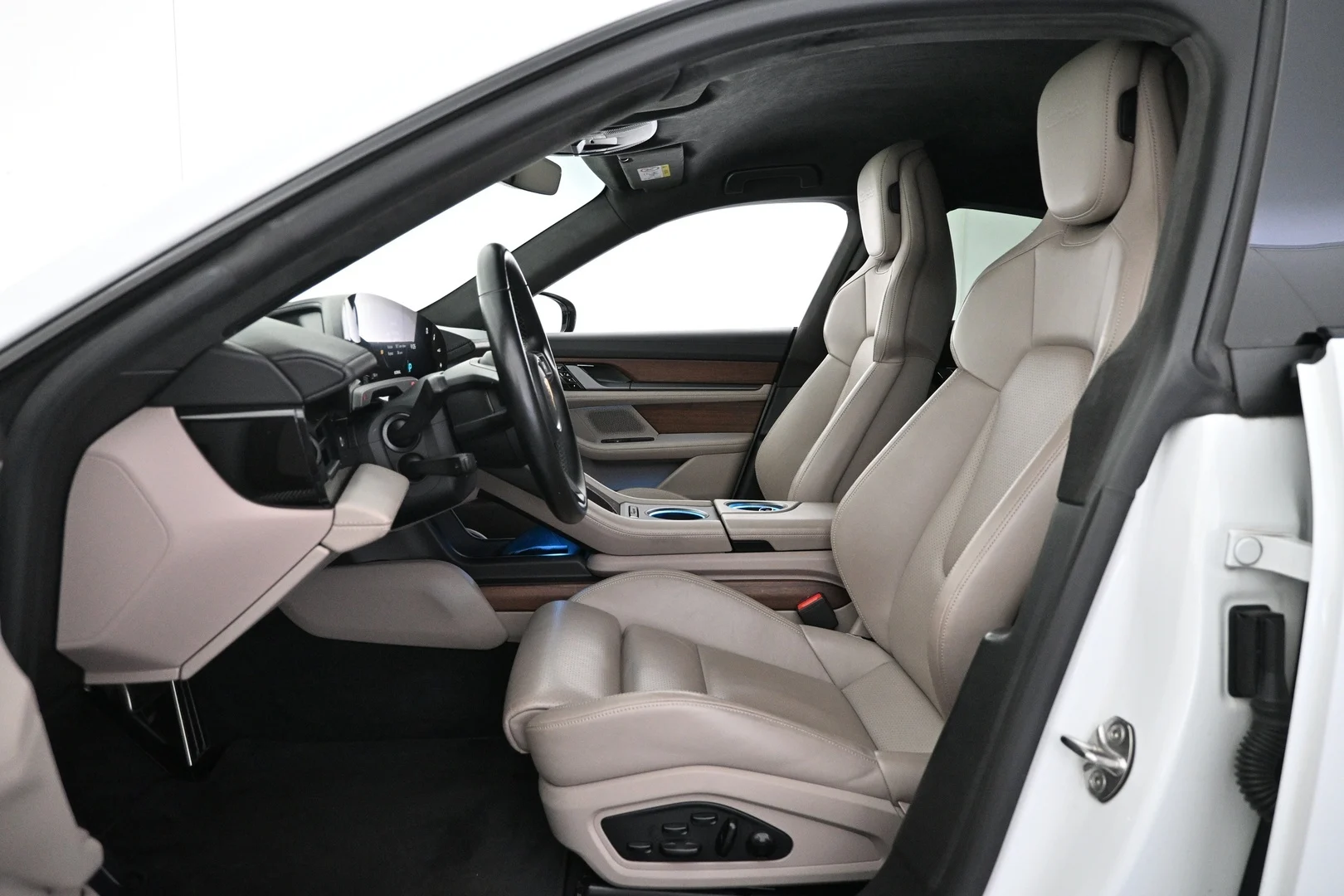 Car Image - 6KqlL8gfHCh9YibXSw3ILQ