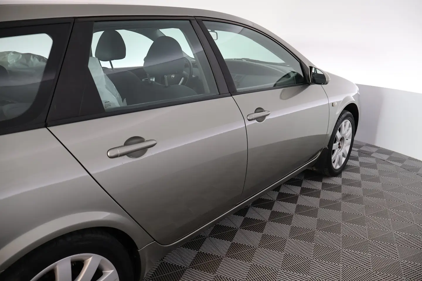 Car Image - mLi8uYu2TgxfeMJyHojNW