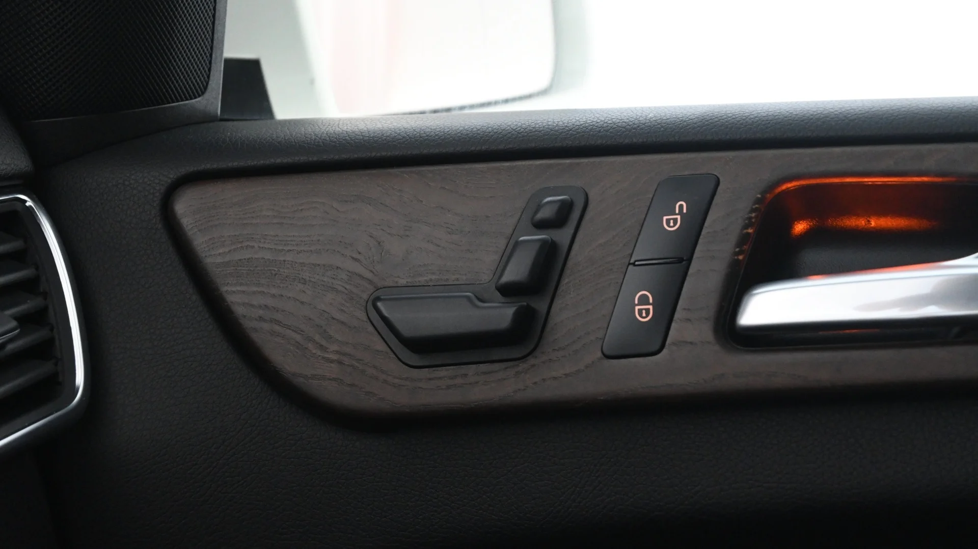 Car Image - 1wglySFuZ0NHKIpjd40kFv
