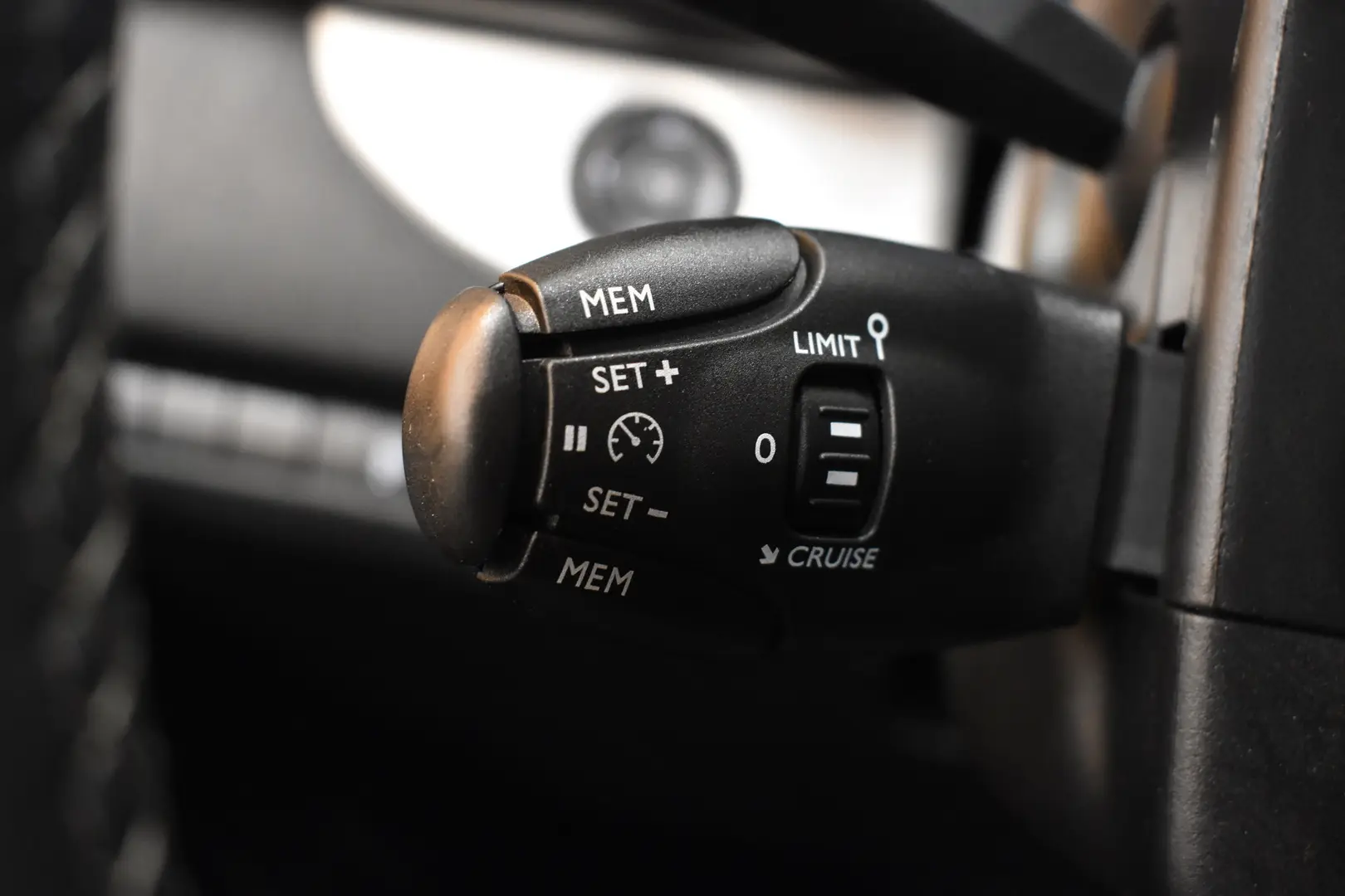 Car Image - 6HnNqyu5J5Dz7bgOiF0ZzJ