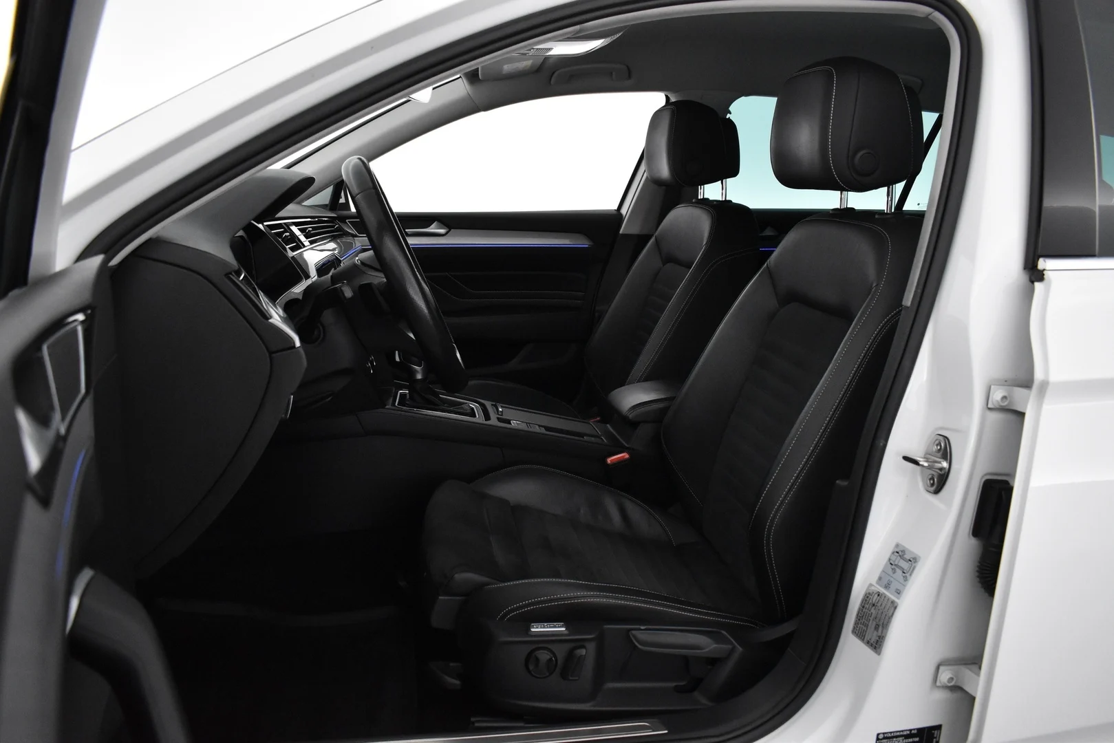 Car Image - 5yuLma4JKSUrlh88zR7KRW