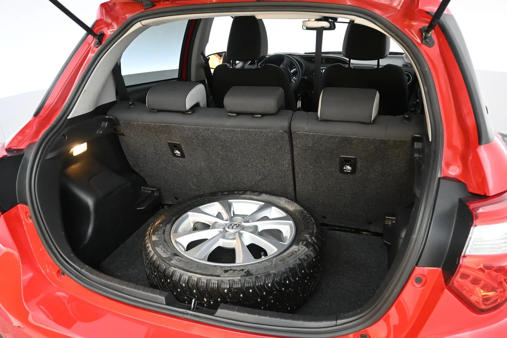 Car Image - 5XEI8NEQYwTVV7zhaR6L7t