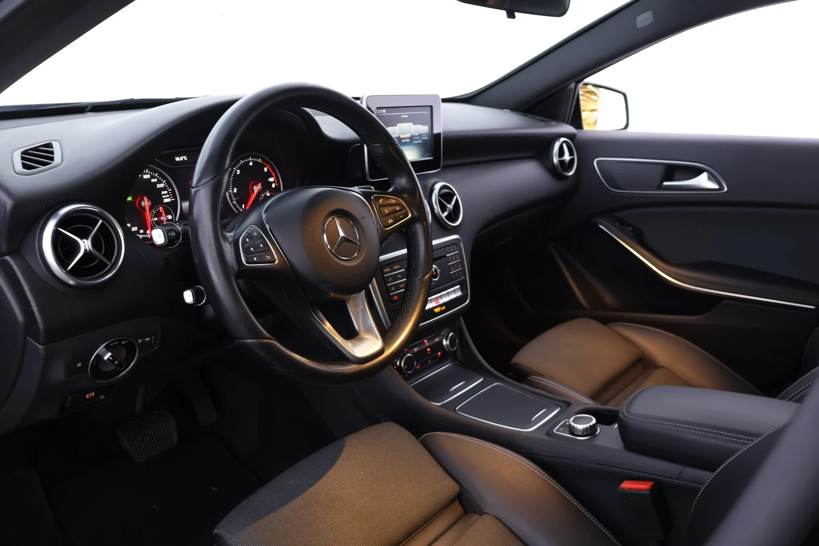 Car Image - 6PfW4yoqXeNzDzgkUI8Hcy
