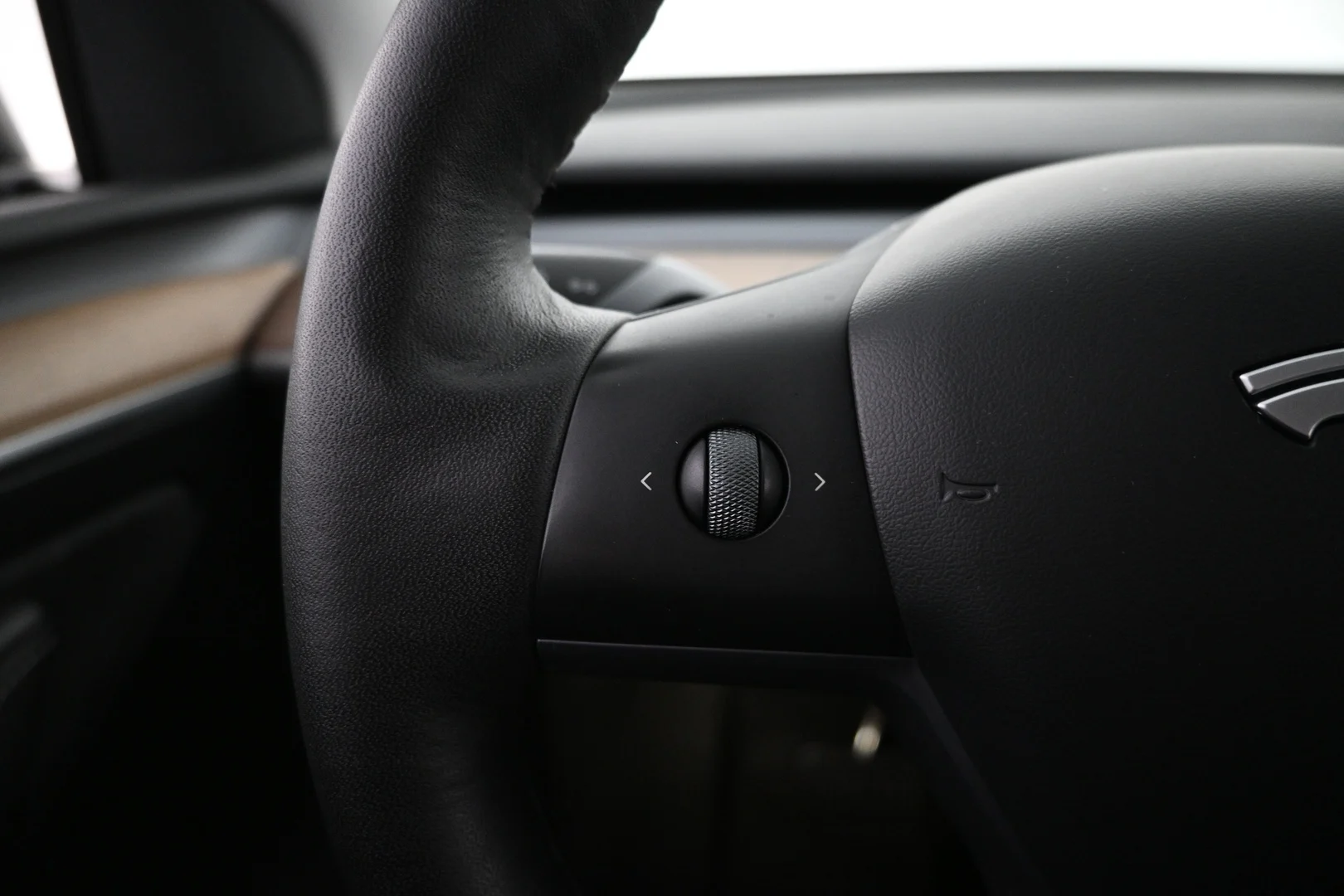 Car Image - 46wBA2KVgO2O7WS9L9qZfk