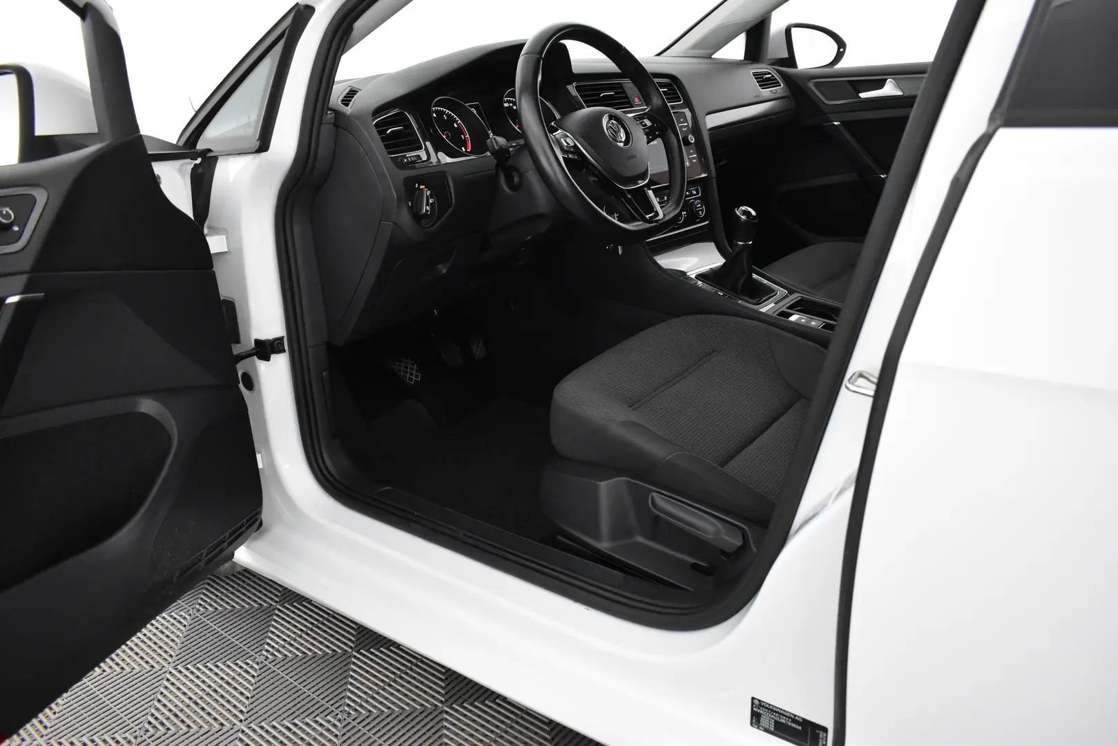Car Image - 7DpxiuX80BAEx6dmcqArtq